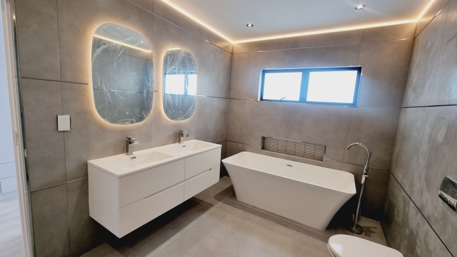 4 Bedroom Property for Sale in Parklands North Western Cape